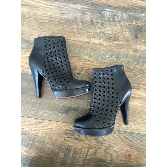 Rare UGG Fatima High Heeled Black Leather Platform Booties (7) - Picture 8 of 9